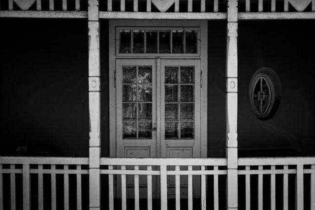 Cadre en bois blanc : guide pour choisir la finition et le format