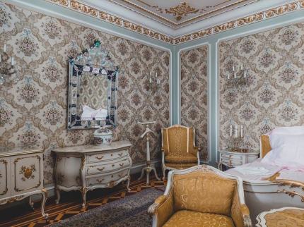 Cadre bois dore Louis XIV : encadrement baroque royal