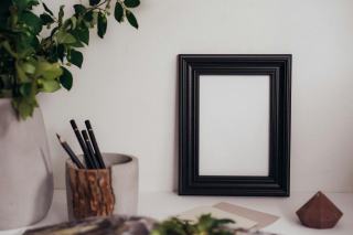 Cadre bois style anglais : sobriété néoclassique et relief